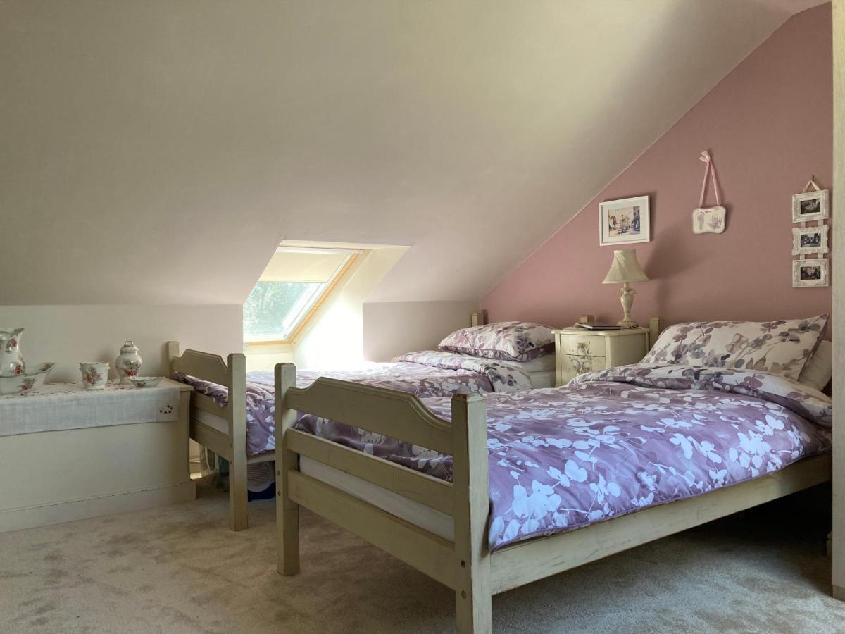 Cosy Twin Room With Private Bathroom Фейвършам Екстериор снимка